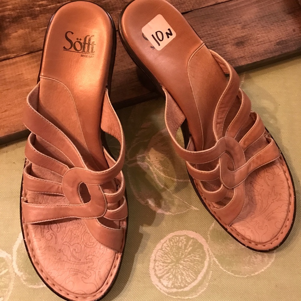 Sofft sandals in tan in GUC. 10N leather